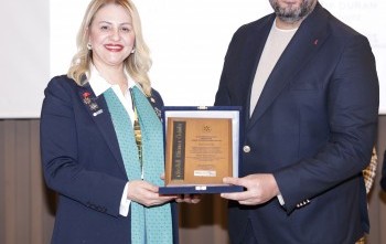 Adana Tepebağ Rotary Kulübünün bu yıl  “Meslek Hizmet Ödülleri” oyuncu Ferit Aktuğ ve marangoz Yusuf Duran’a verildi.