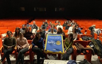 Devlet okullarında öğrenim gören ve maddi imkansızlıklar nedeniyle tiyatro, opera, bale gibi etkinliklere katılamayan en az 25 öğrenciyi bir gösteriye konuk etmek