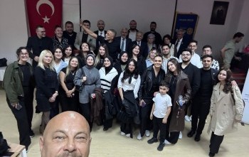 Meslek etiği ve itibarı ile ilgili   Üniversite son sınıflarda meslek grupları buluşmasıdüzenlemek