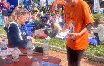 Polio broşürü dağıtma