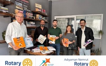 ROTARY KULÜPLERİNDEN SINAVA HAZIRLANAN ÖĞRENCİLERE KİTAP VE HEDİYE ÇEKİ DESTEĞİ