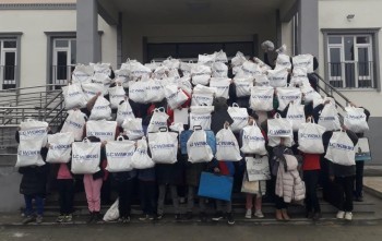 ROTARY’DEN ADIYAMAN’DAKİ DEPREMZEDE VE İHTİYAÇ SAHİBİ ÖĞRENCİLERE KIYAFET DESTEĞİ