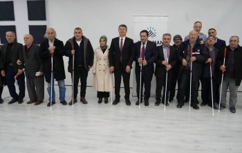 ROTARY’DEN GÖRME ENGELLİLERE “IŞIK” OLAN DESTEK