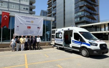 Ufuk Üniversitesi Dr. Rıdvan Ege Hastanesi’ne Ambulans Bağışı