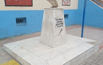 atatürk büstü ve kaidesi