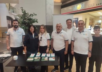 AVM'LERDE ZEHİRLENMEDEN BESLENELİM BROŞÜR DAĞITIMI