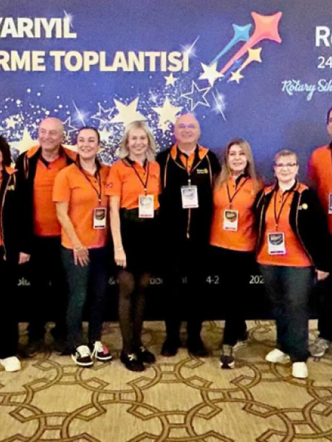 Adana Koza Rotary Kulübü Başkanı Tijen Türeli projeleri sunmak için Yarıyıl Toplantısında konuşma gerçekleştirdi.