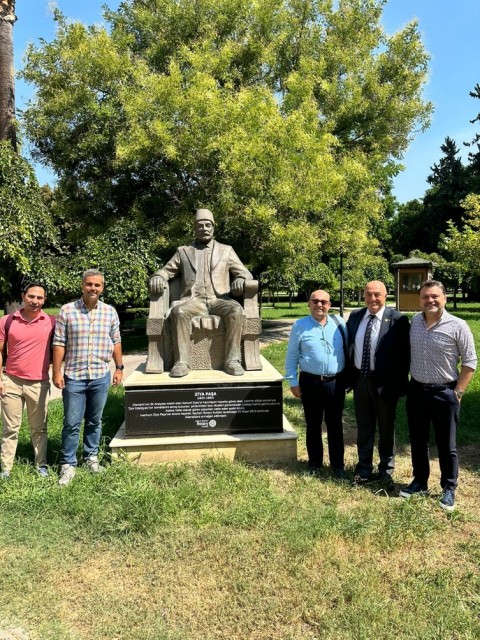 Adana Seyhan Rotary,Ziya Paşa 'nın Bronz Büstü