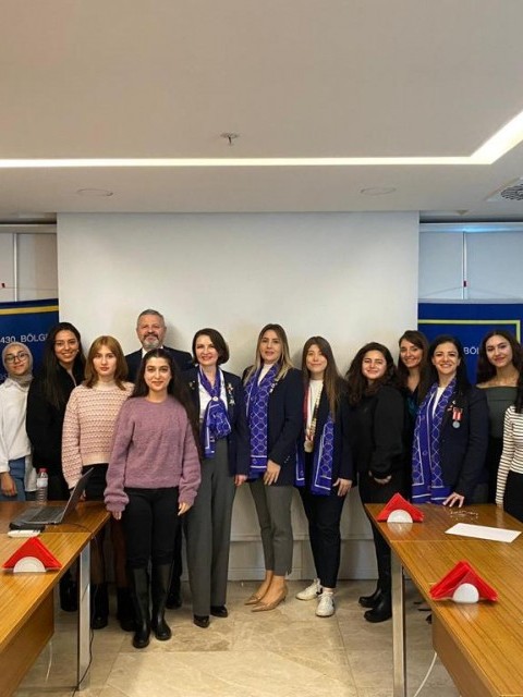 Adana Rotary Kulübü, Adana Taşköprü Rotary Kulübü, Anatolia Rotary Kulübü ve Adana Rotaract Kulübü “Geleceğin İş Kadınlarına İş Hayatında Cinsiyet Eşit(siz)liği” Toplantısı Düzenledi.