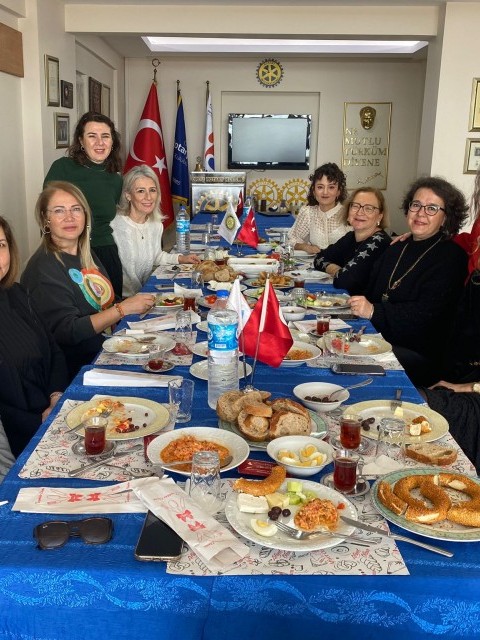 Ordu Rotary Kulübü 8 Mart Dünya Emekçi Kadınlar gününü kulüp lokalinde düzenlediğimiz sabah kahvaltısıyla birlikte kutladı.