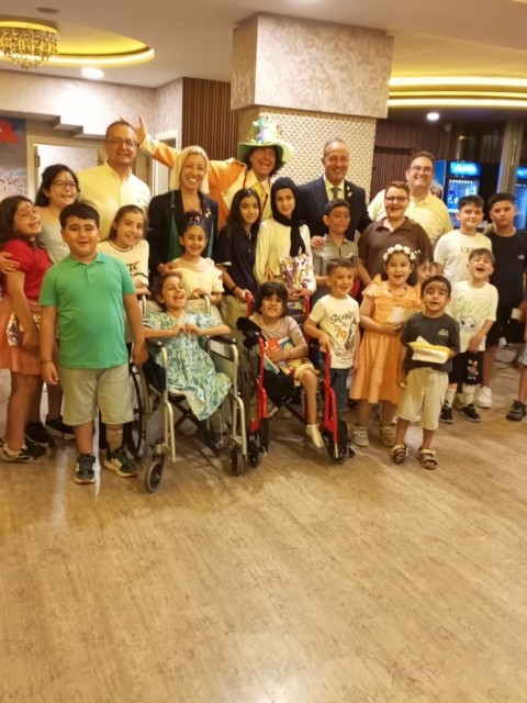 Adana Rotary Kulübü olarak ÇOİM' de (ÇÜ Çocuk İyilik Merkezi) çocuklarımıza parti verdik.