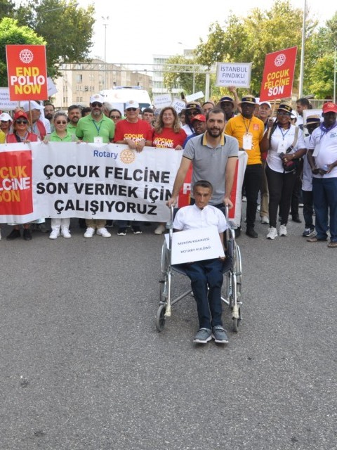 ENGELLİLER DAVULLAR ZURNALAR EŞLİĞİNDE PLIO İÇİN YÜRÜDÜ