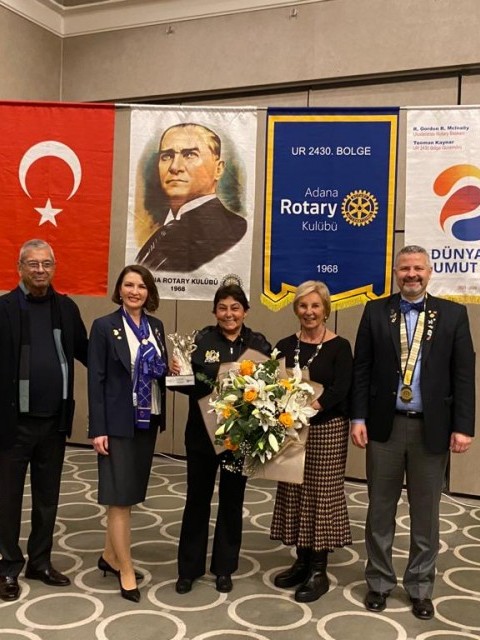 Adana Rotary Kulübü Manş Denizi’ni Yüzerek Geçen İlk Türk Kadını Sayın Nesrin Olgun Arslan’a “Adana Rotary Kulübü Meslek Hizmetleri Ödülü Verdi