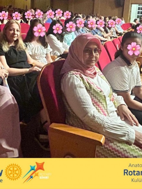 ANATOLIA ROTARY OLARAK SPONSORLARI ARASINDA BULUNDUĞUMUZ GELENEKSEL ADANA 3. ODA MÜZİĞİ FESTİVALİNDE ÖZEL GEREKSİNİMLİ KARDEŞLERİMİZİ VE EBEVENLERİNİ MİSAFİR ETTİK.