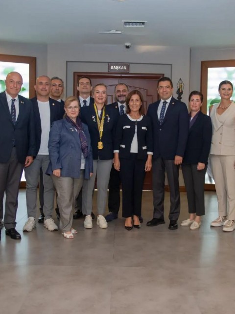 Güney Rotary Gi-ka Komitesi başkanı sevgili Meltem Aydın dostumuzun girişimi ile Seyhan belediye başkanı Sayın Oya Tekin’i makamında ziyaret ettik ve Gi-Ka projesi ile ilgili ortak protokolü imzaladık.