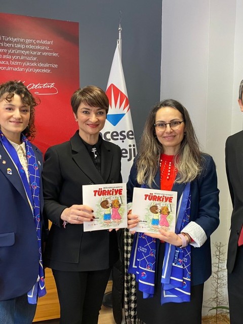 Ordu Rotary Kulübü Tamis Komitesinin hazırlamış olduğu Antik kentler ABECESİ kitabını temin ederek Ordu Bahçeşehir Koleji kütüphanesine bağışladı.