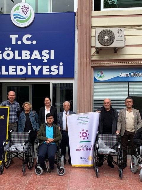 AKÜLÜ TEKERLEKLİ SANDALYELERİYLE OKULA GİDECEKLER