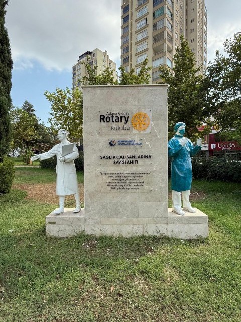 Adana Güney Rotary Sağlık Çalışanları Anıtı