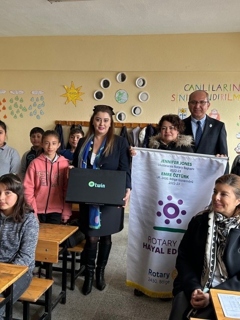 ROTARY KULÜPLERİMİZ OKULLARA BİLİM SETLERİ DAĞITIYOR