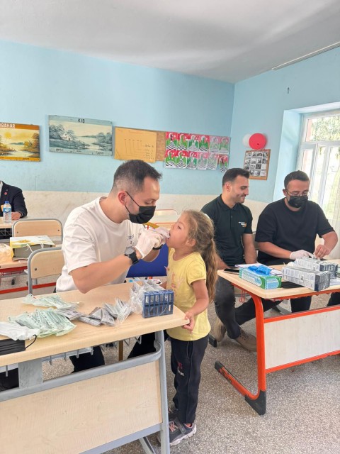 DEPREM BÖLGESİ OSMANİYE DÜZİÇİ YEŞİLYURT KÖYÜ DİŞ SAĞLIĞI EĞİTİMİ VE TARAMASI