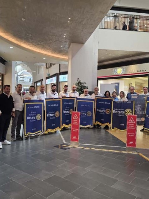 Adana Taşköprü Rotary Kulübü Zehirlenmeden Beslenelim AVM’de Broşür Dağıtımı