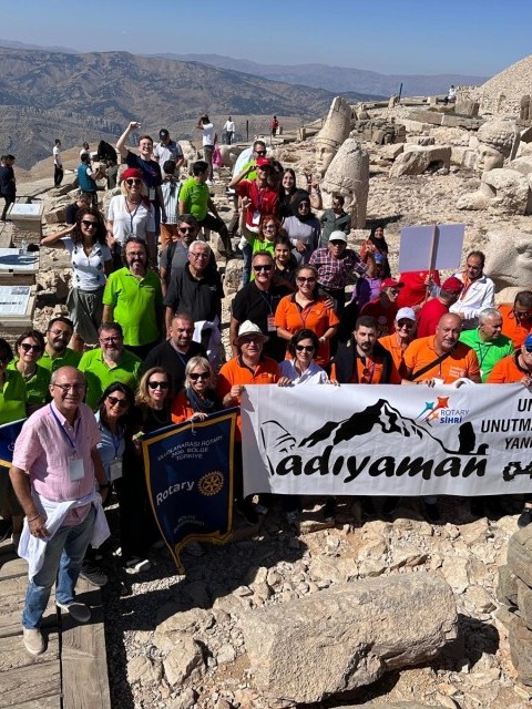 Adana 5 Ocak Rotary Kulübü Nemrut’ un zirvesinde