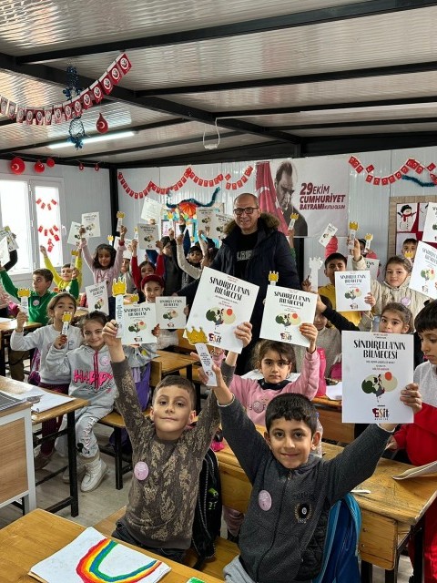 ROTARY’DEN ÖĞRENCİLERE KİTAP DESTEĞİ