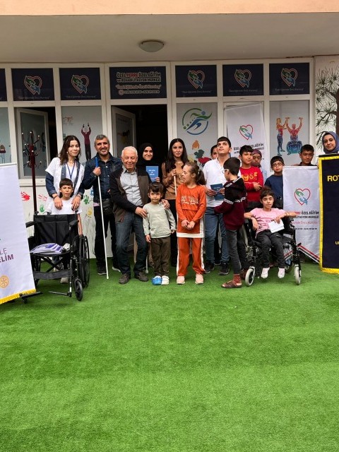 NEMRUT ROTARY KULÜBÜ ENGELLİLERİ UNUTMADI
