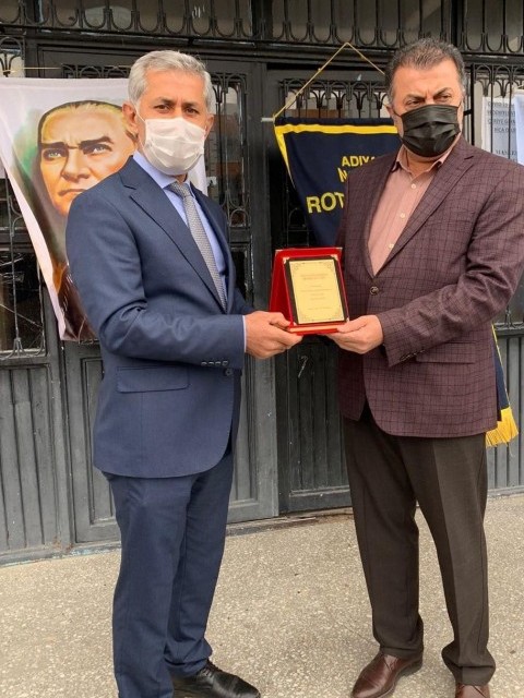 MESLEK HİZMET ÖDÜLÜ BU YIL ÖĞRETMENE VERİLDİ