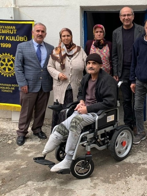 AKÜLÜ SANDALYESİNE KAVUŞTU