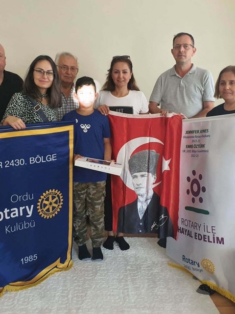 ORDU ROTARY KULÜBÜ ŞEHİT ÇOCUKLARINA TAPLET HEDİYE ETTİ.