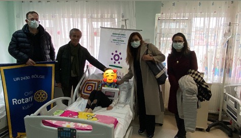 Ordu Rotary KulübüTedavi Gören çocuklara Tablet Bağışı