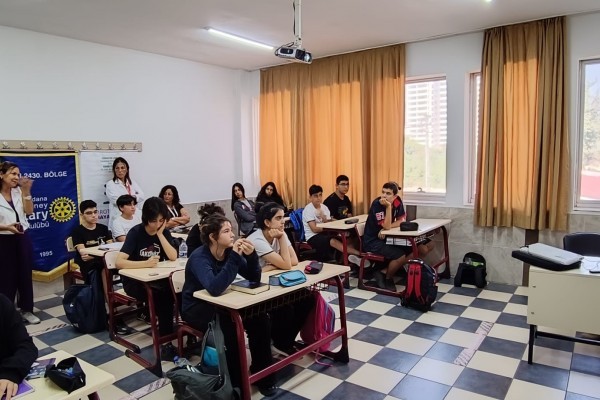 Akdeniz Okullarında  Dr. Devrim Akdağ tarafından Sepsis semineri projemiz
