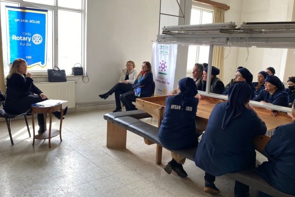 ORDU ROTARY KULÜBÜ VE ÜNYE ROTARY KULÜBÜ ORTAK PROJE OLARAK “ KADINLARIN KİŞİSEL GELİŞİMİ VE ÖZGÜVENİNİN ARTTIRILMASI” KONULU SEMİNER GERÇEKLEŞTİRDİ.