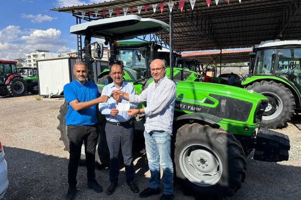 ROTARY’DEN GÖLBAŞI ZİRAAT ODASINA TRAKTÖR VE MİBZER DESTEĞİ