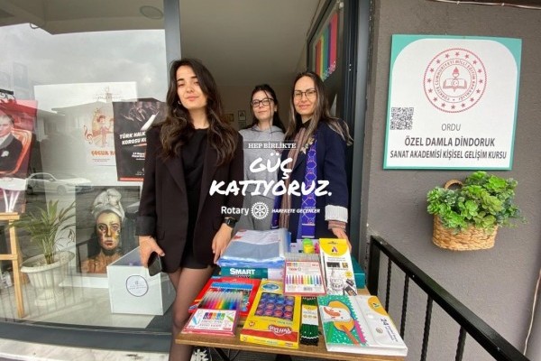 Ordu Rotary Kulübü Öğretmenlerle buluşuyoruz komitesi kapsamında MEB Damla Dindoruk Sanat Merkezi resim öğretmenlerine temel resim malzemeleri için sponsor oldu.