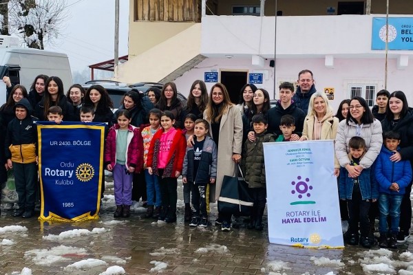 ORDU ROTARY KULÜBÜ - ORDU UĞUR FEN VE ANADOLU LİSESİ İLE BİRLİKTE KORGAN-BELALAN YOLAĞZI OKULU ÖĞRENCİLERİNİ SEVİNDİRDİ.