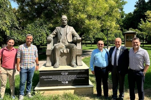 Adana Seyhan Rotary,Ziya Paşa 'nın Bronz Büstü