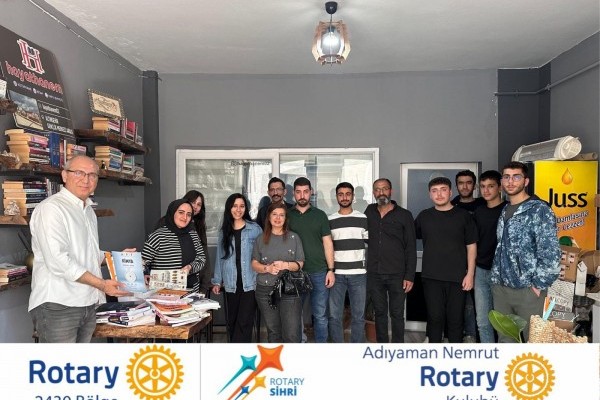 ROTARY KULÜPLERİNDEN SINAVA HAZIRLANAN ÖĞRENCİLERE KİTAP VE HEDİYE ÇEKİ DESTEĞİ