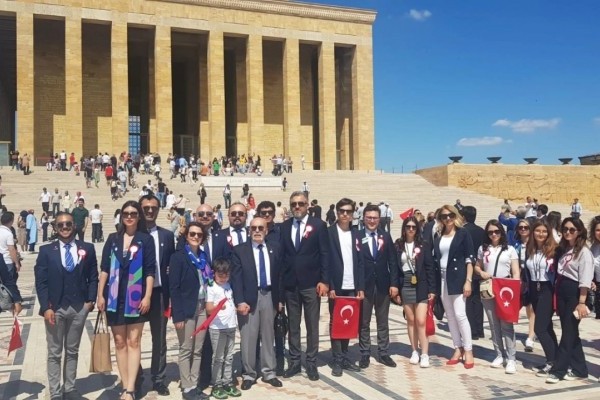 Rotary Kulüpleri Yeni Döneme Atatürk'ün Huzunda Başladı