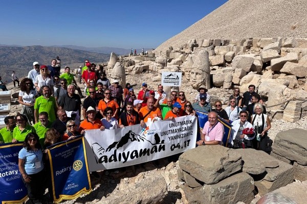 ENGELLİLER İÇİN NEMRUT DAĞI ZİRVESİNDE KONSER