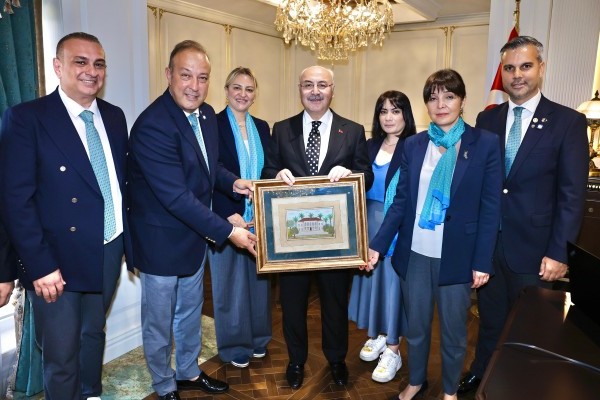 Adana Seyhan RK. "Sn. Valimiz Yavuz Selim Köşger 'i Ziyaret etti."