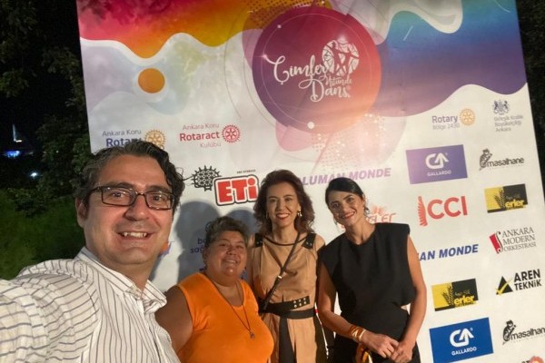 Çimler Üstünde Dans