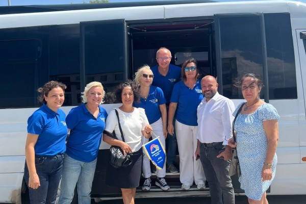 Antalya Olimpos Rotary Kulübü ile Kulübümüz arasında yapılan Bayrak Değişimi .