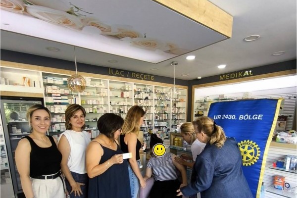 Güney Rotary Serviks Kanseri konusunda farkındalık yaratmak amacıyla iki küçük genç kızımıza ( (12 ve 16 yaşında) 9 proteinli HPV aşısı yaptık.