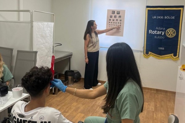 Adana Rotary Kulübü olarak, ÇOİM (Çukurova Üniversitesi Çocuk İyilik Merkezi) 2. Grup Öğrencilerimize Göz Taraması, Ailelerin Göz Sağlığı ile İlgili Bilgilendirme, Çocukların Gözlük vb ihtiyaçlarının karşılanması