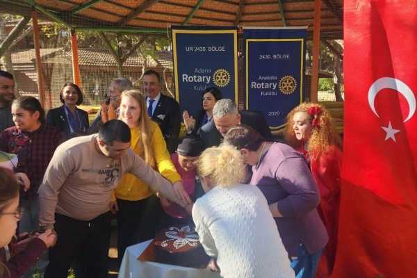Adana Rotary Kulübü ve Anatolia Rotary Kulübü Tarafından Adana Rotary Kulübü Yedipınar Engelli Çocuklar Rehabilitasyon Merkezi ve Eğitim Parkında Engelli Çocuklarla Eğitim ve Eğlence Faaliyeti Düzenlendi.