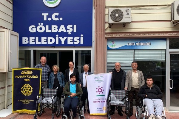 AKÜLÜ TEKERLEKLİ SANDALYELERİYLE OKULA GİDECEKLER