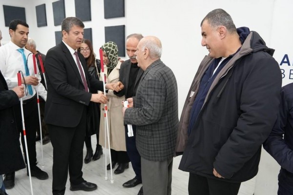 ROTARY’DEN GÖRME ENGELLİLERE “IŞIK” OLAN DESTEK