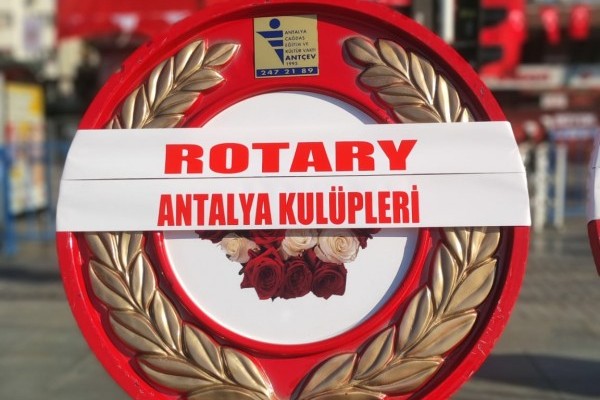 Çelenk Koyma Töreni